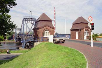 FR20050213_002_WHV
